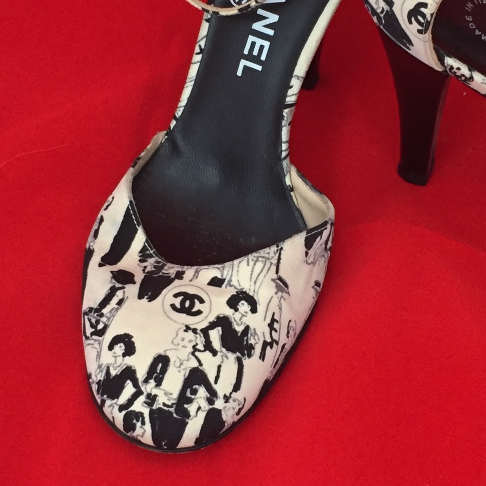 Chanel heels with a pattern of Chanel on them